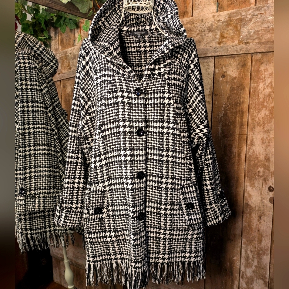 Fringed houndstooth jacket. L/XL